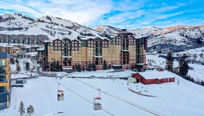 Grand Summit Hotel